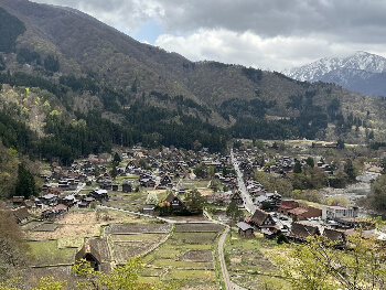 Das Bergdorf Shirakawa-go in Japan, bekannt als Vorlage für den Anime Higurashi.